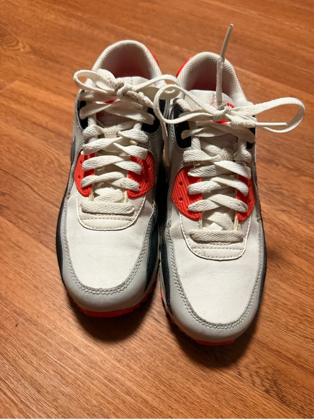 Nike Kids White, Black and Red Low-Top Sneakers